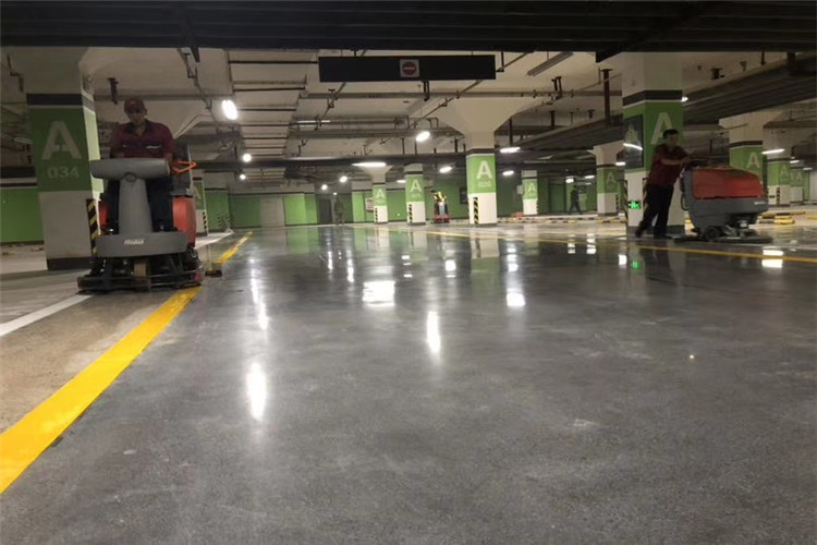金刚砂固化地坪车库